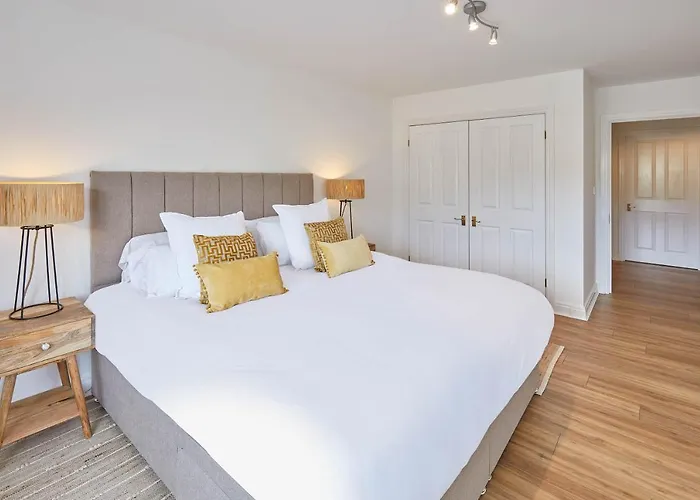 Host & Stay - Freshwater View